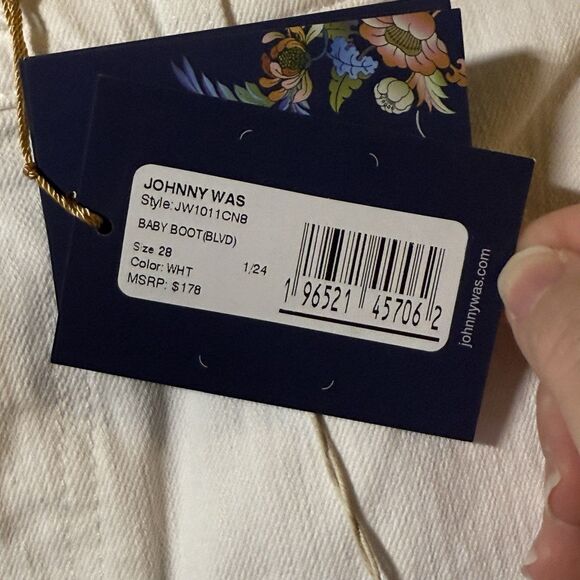 Johnny Was Marseille Baby Boot Ankle Crop Jeans White Women's Size 28 NWT - Picture 6 of 16